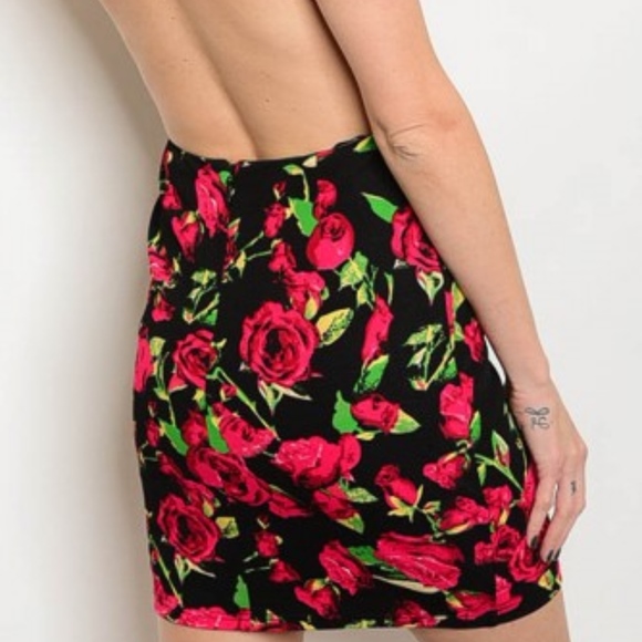 Open Back Rosebud dress - Picture 3 of 8